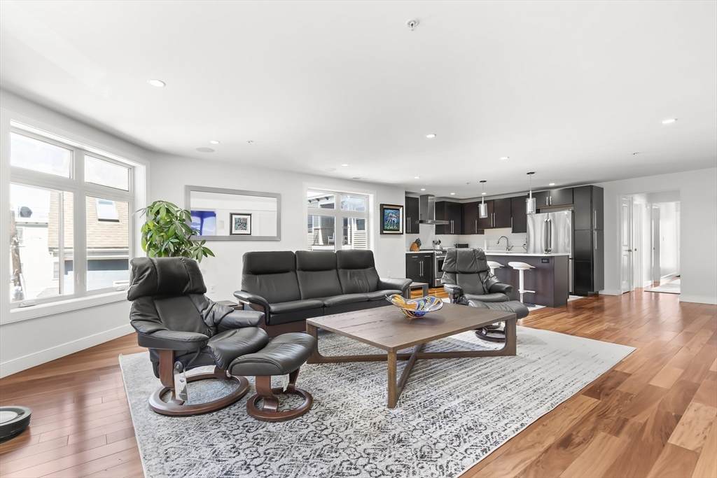 112 W 9th - Photo 1