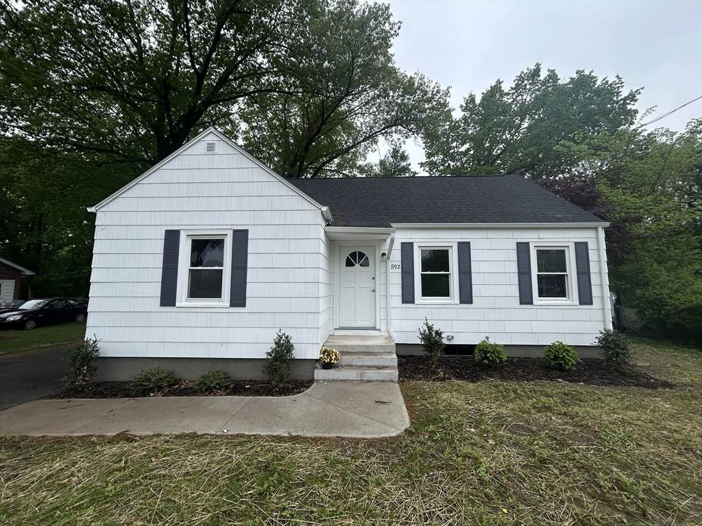 592 Prospect St - Photo 1