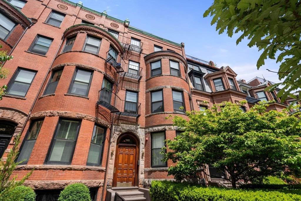 393 Marlborough St - Photo 1