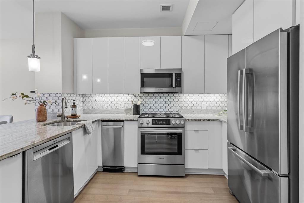 121 Portland Street - Photo 1