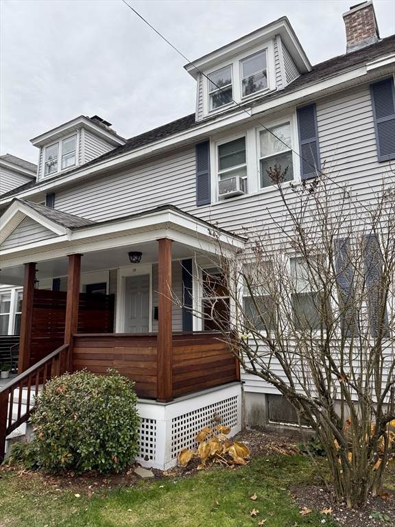 98 Everett St - Photo 1