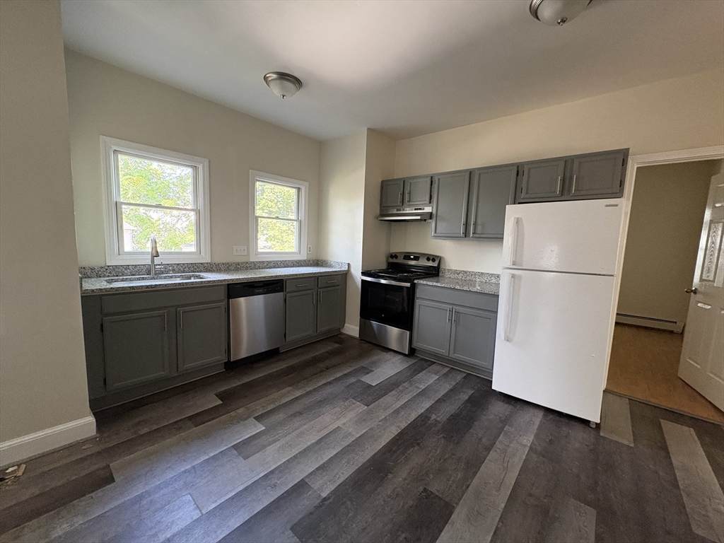 15 Oakes Ave - Photo 1
