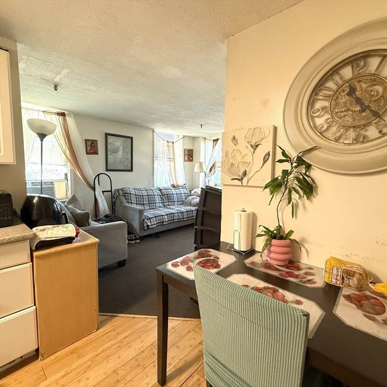 46 Amesbury - Photo 1