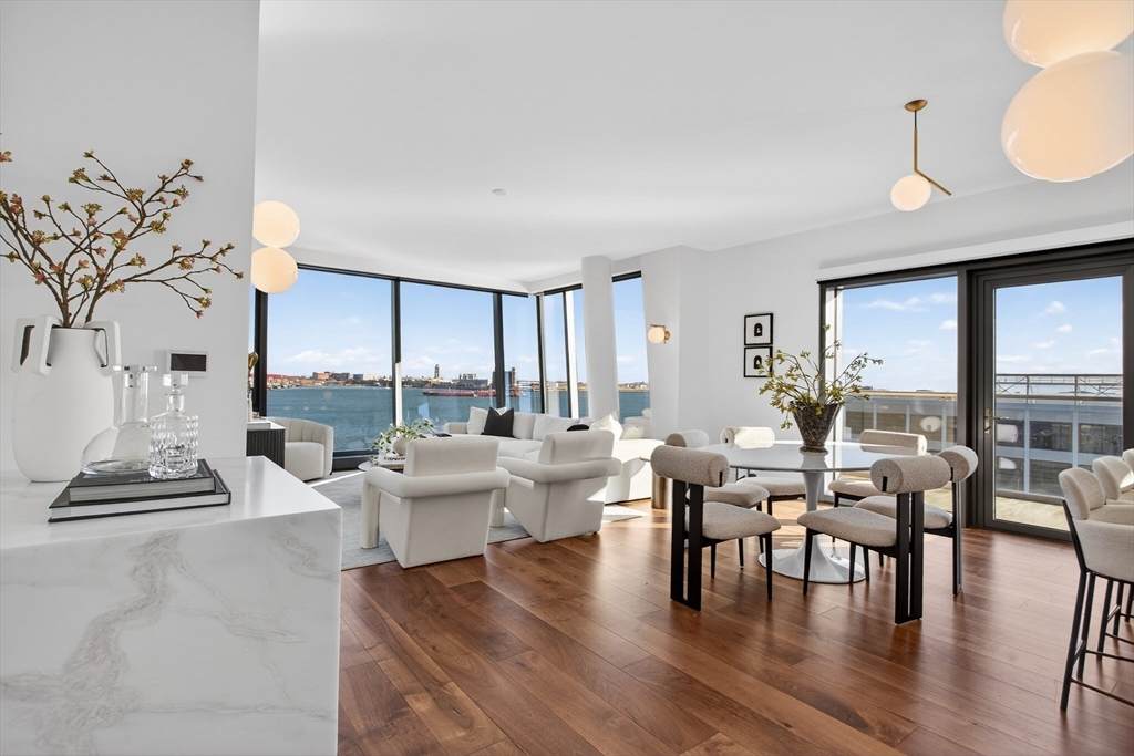 300 Pier 4 Boulevard - Photo 1