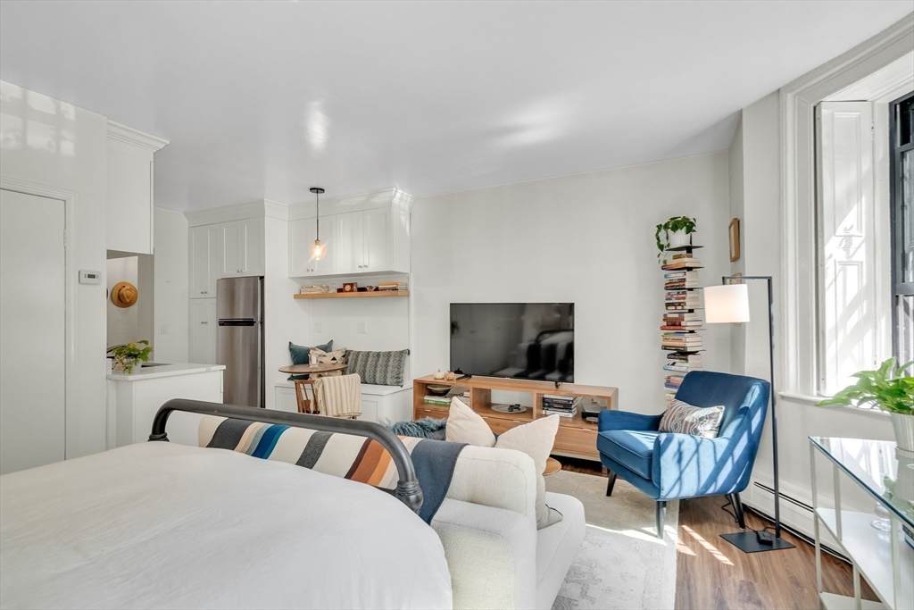 40 Commonwealth Ave - Photo 1