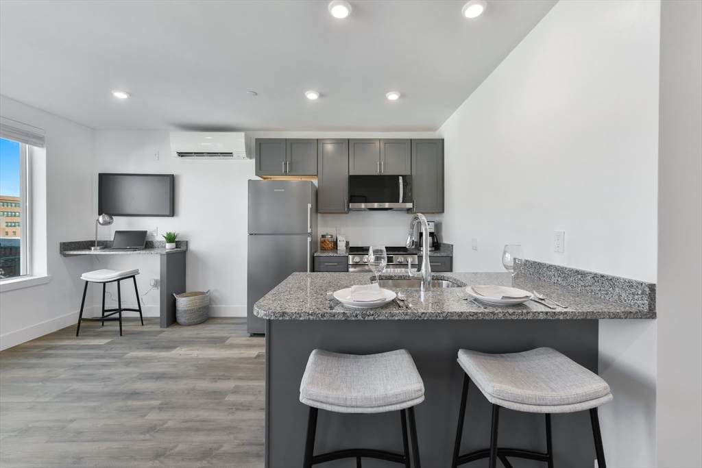 585 Essex St - Photo 1