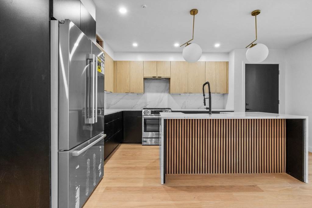 230 Everett - Photo 1