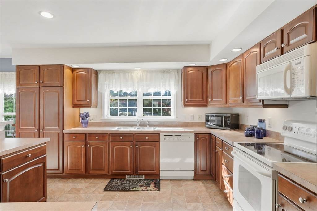 3 Alec Lane - Photo 1