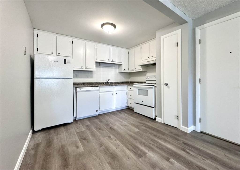 1 Old Colony Ln - Photo 1