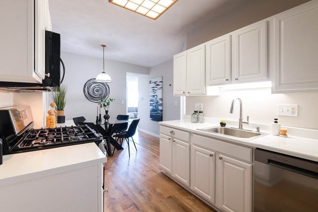 407 Washington St - Photo 1