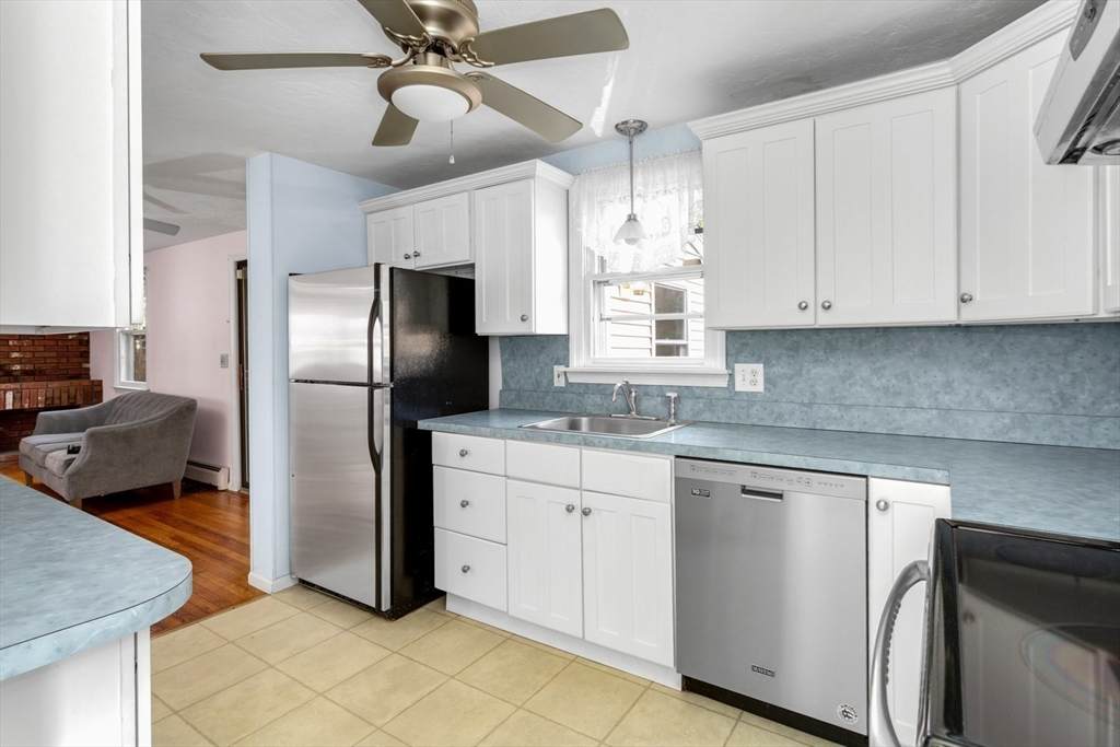 955 Summer Street - Photo 1