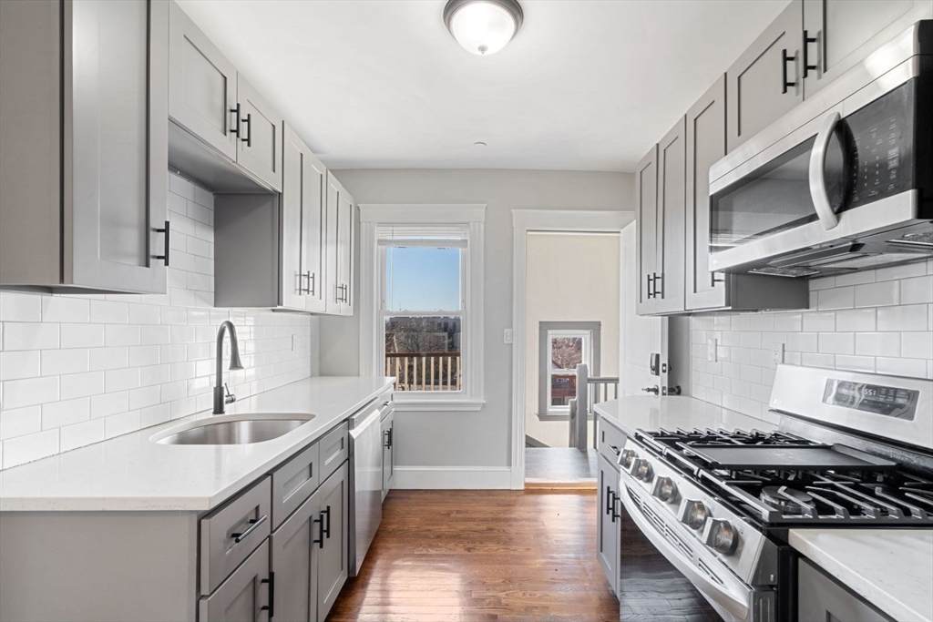 10 Centre Ave - Photo 1