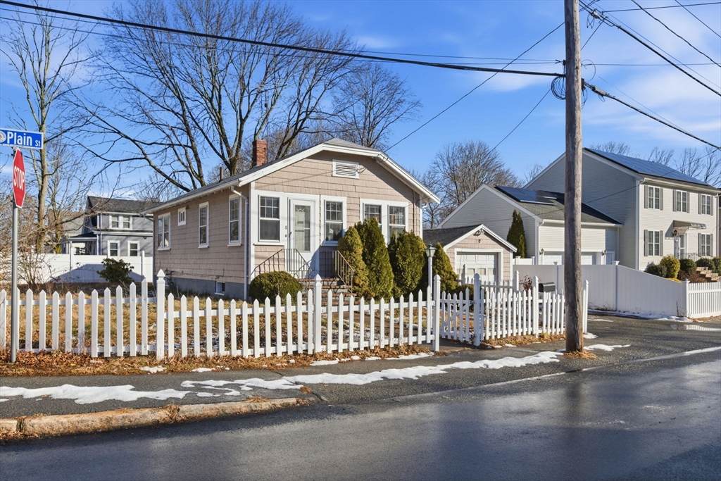 8 Plain St - Photo 1