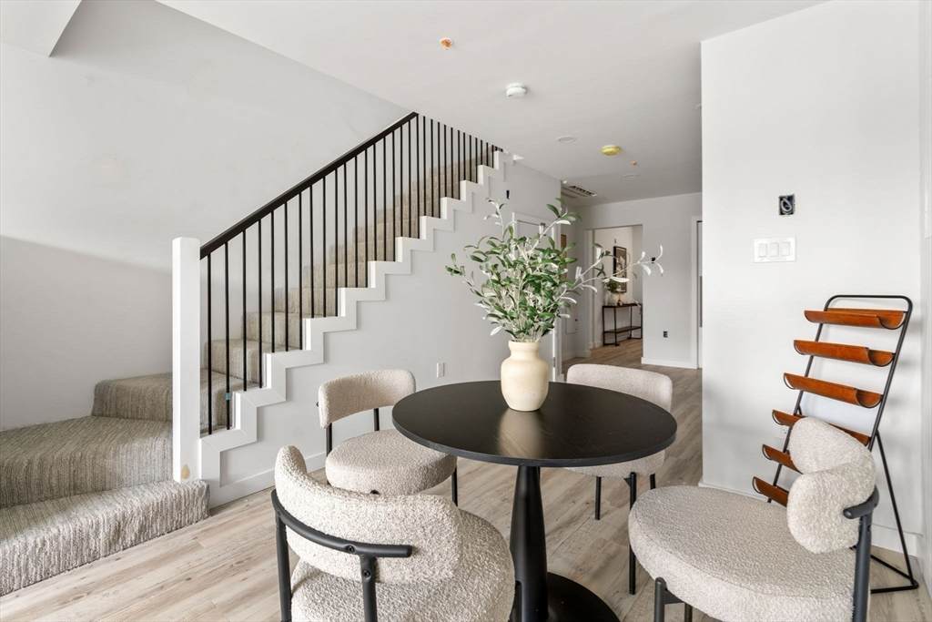 602 Canterbury - Photo 1