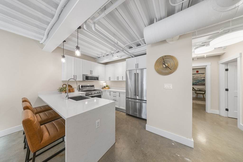305 Webster Ave - Photo 1