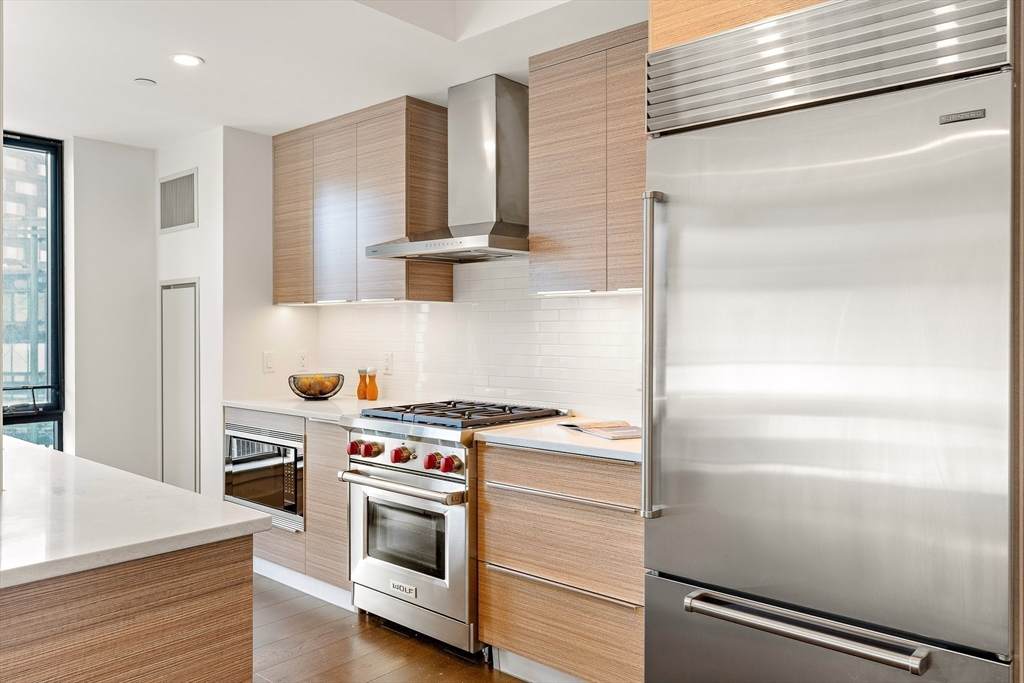 14 W Broadway - Photo 1