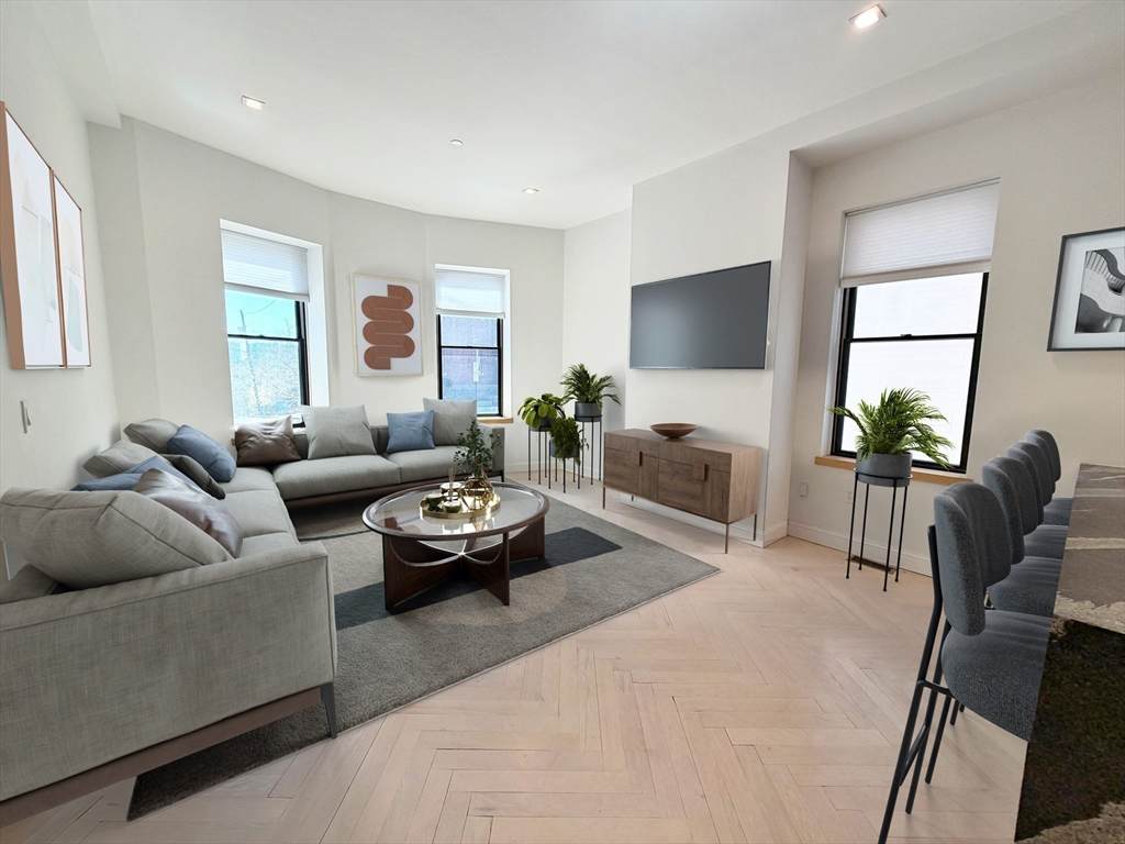 182 Webster St - Photo 1