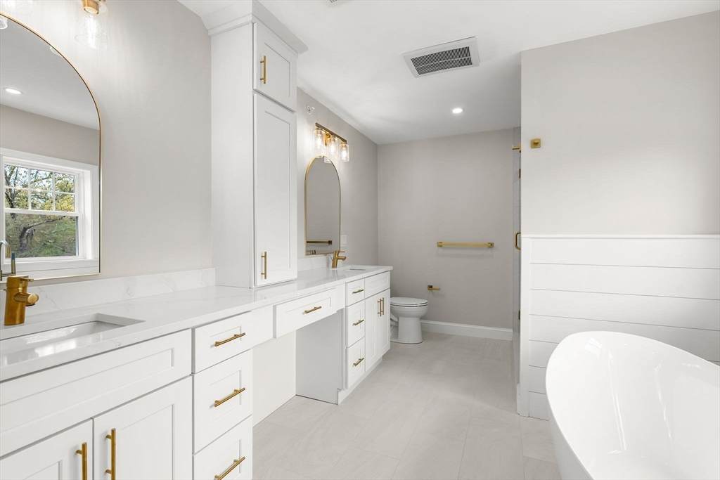 3 Whitman Circle - Photo 1