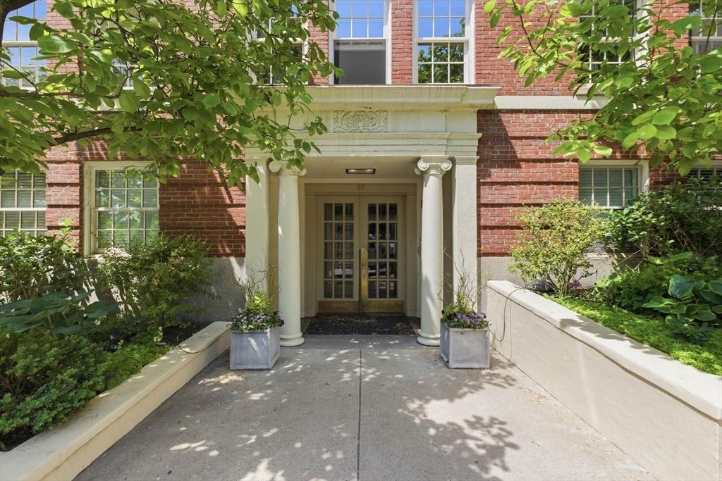 37 Beacon St - Photo 1