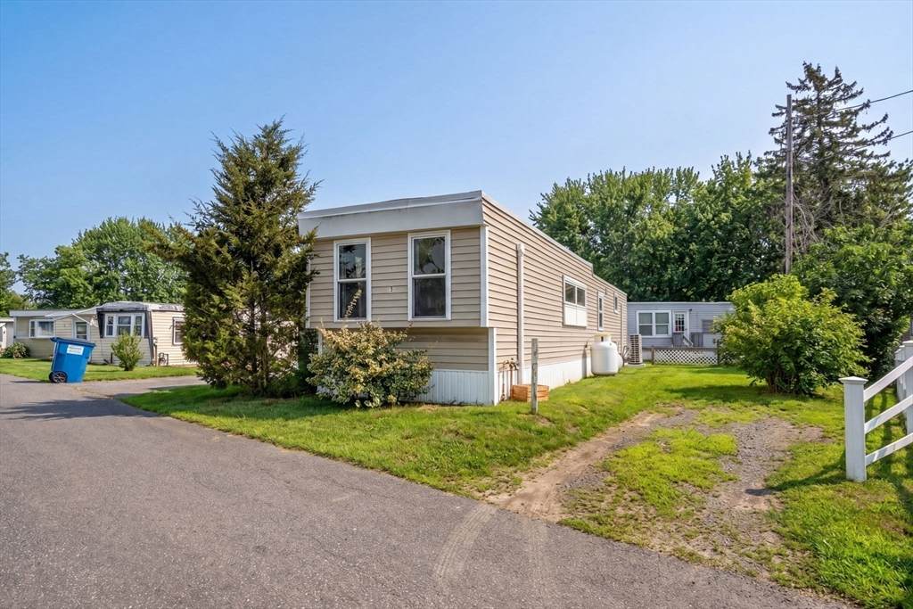 350 West Street - Photo 1