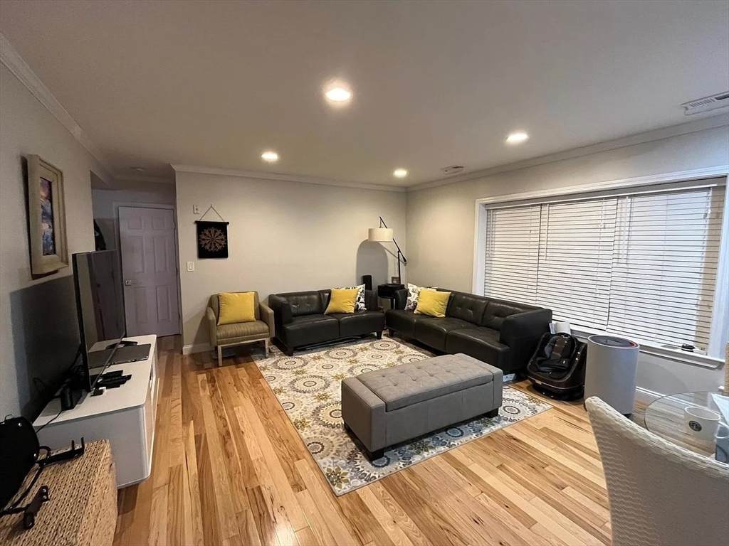 152 Newton Street - Photo 1