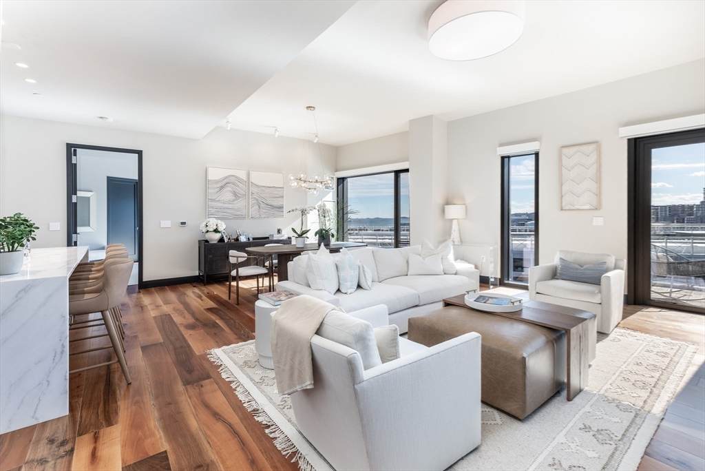300 Pier 4 Blvd - Photo 1