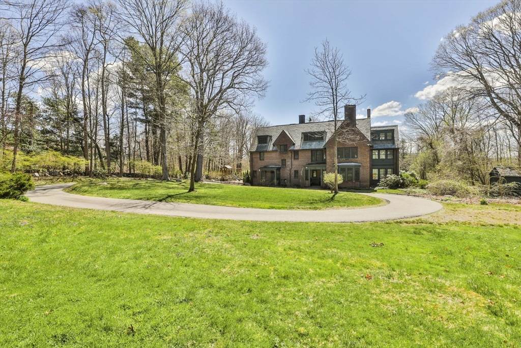 341 Highland St - Photo 1