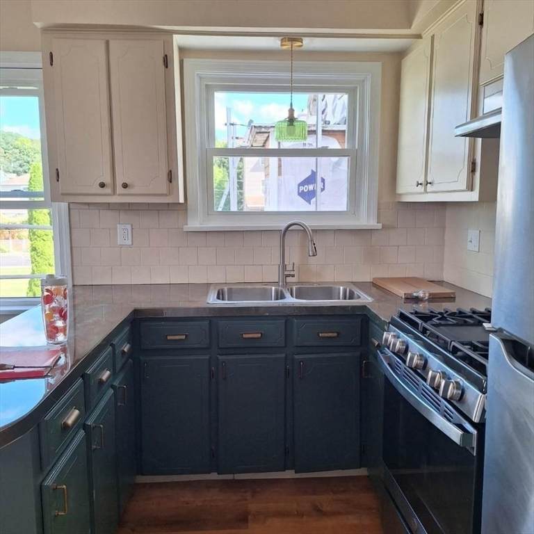114 Hood - Photo 1