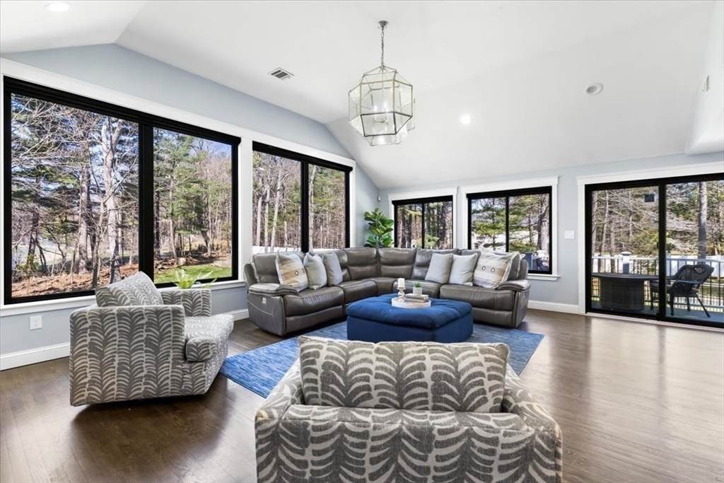901 Randolph Ave - Photo 1