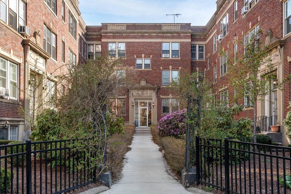 461 Washington Street - Photo 1