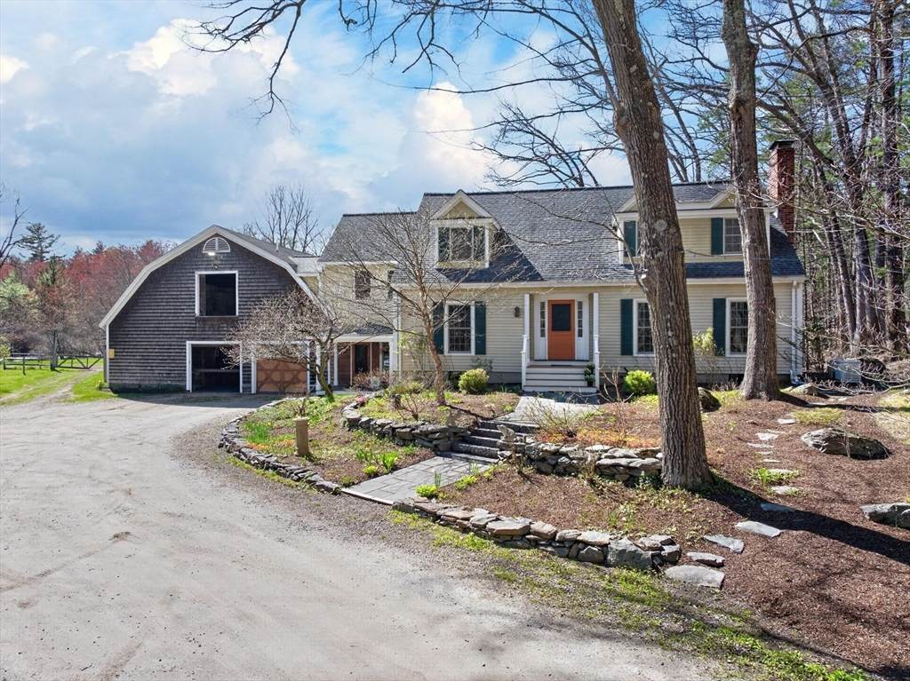 225 Lowell St - Photo 1