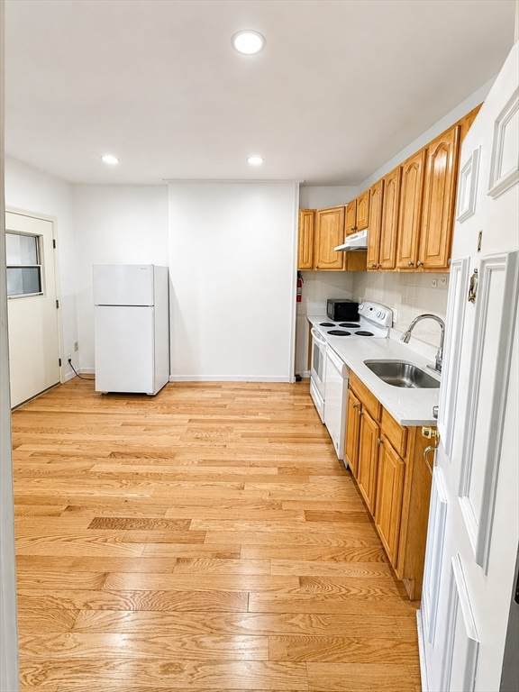 74 Tyler St - Photo 1