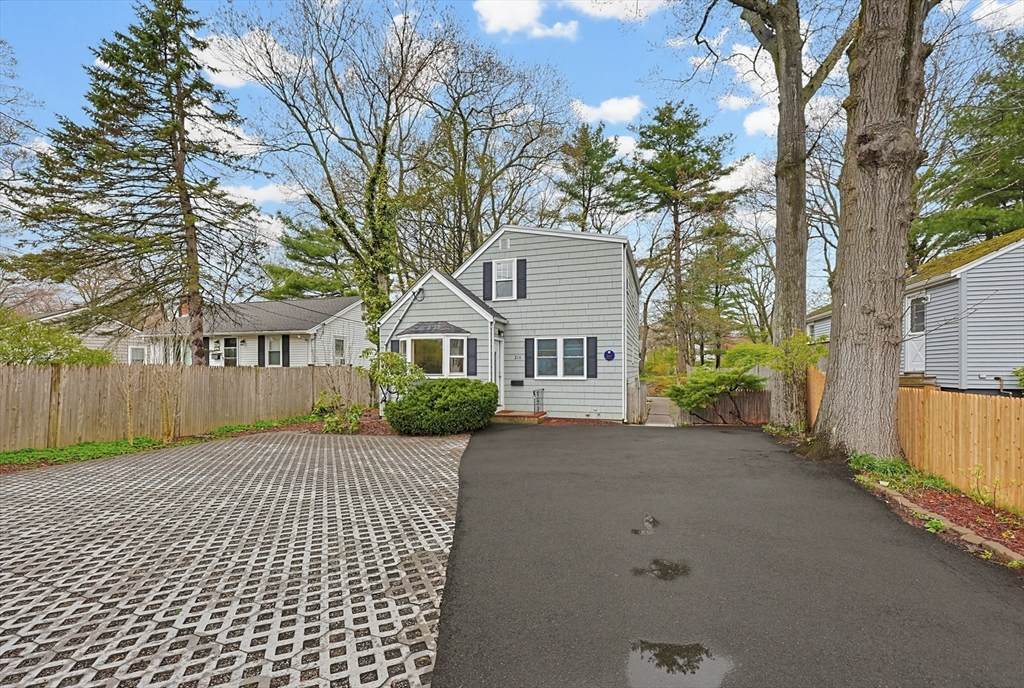 214 Sprague St - Photo 1