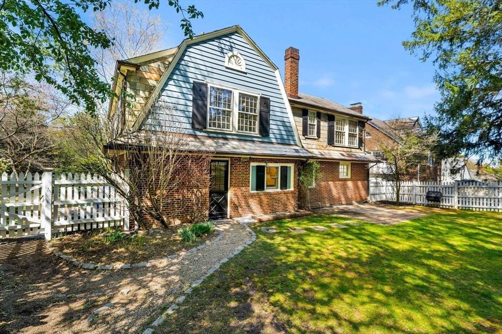 292 Pond St - Photo 1