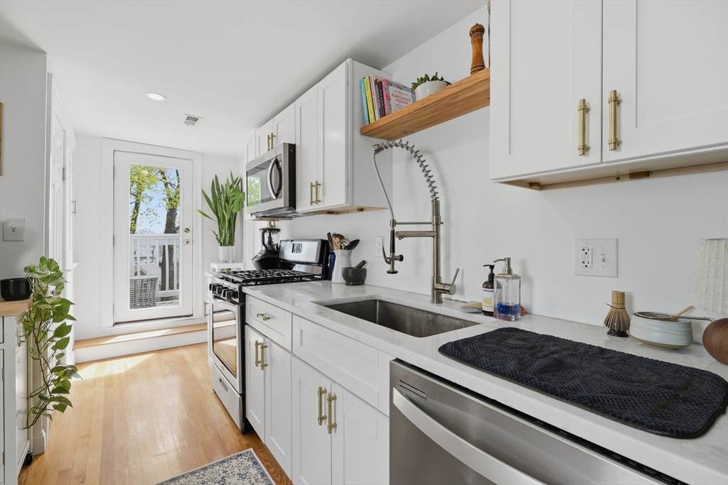 13 Roy Street - Photo 1