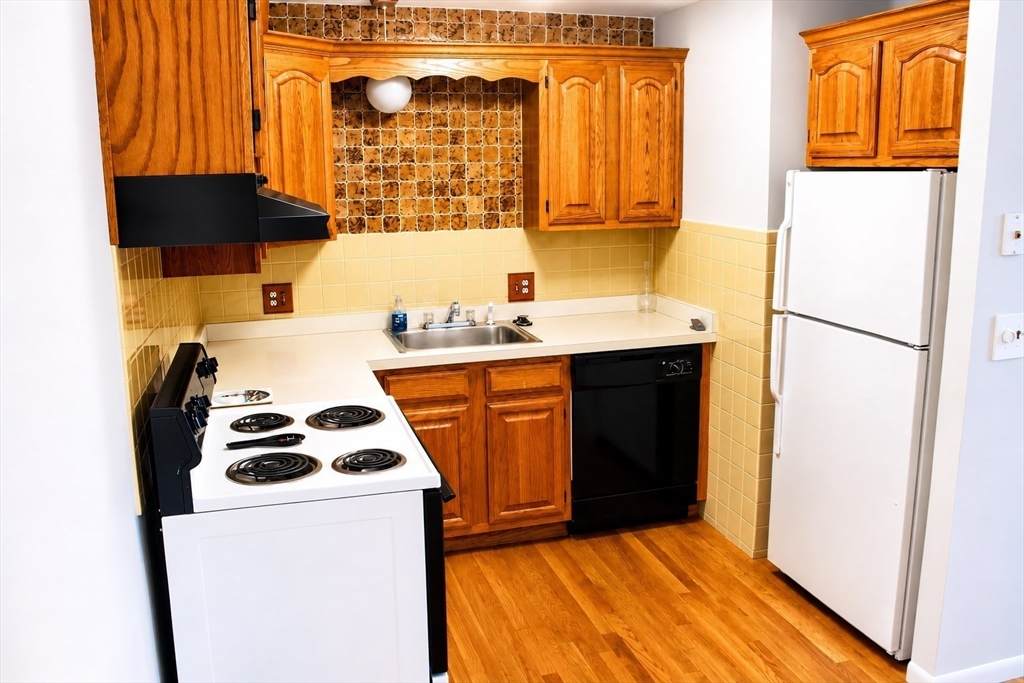 295 Main St - Photo 1
