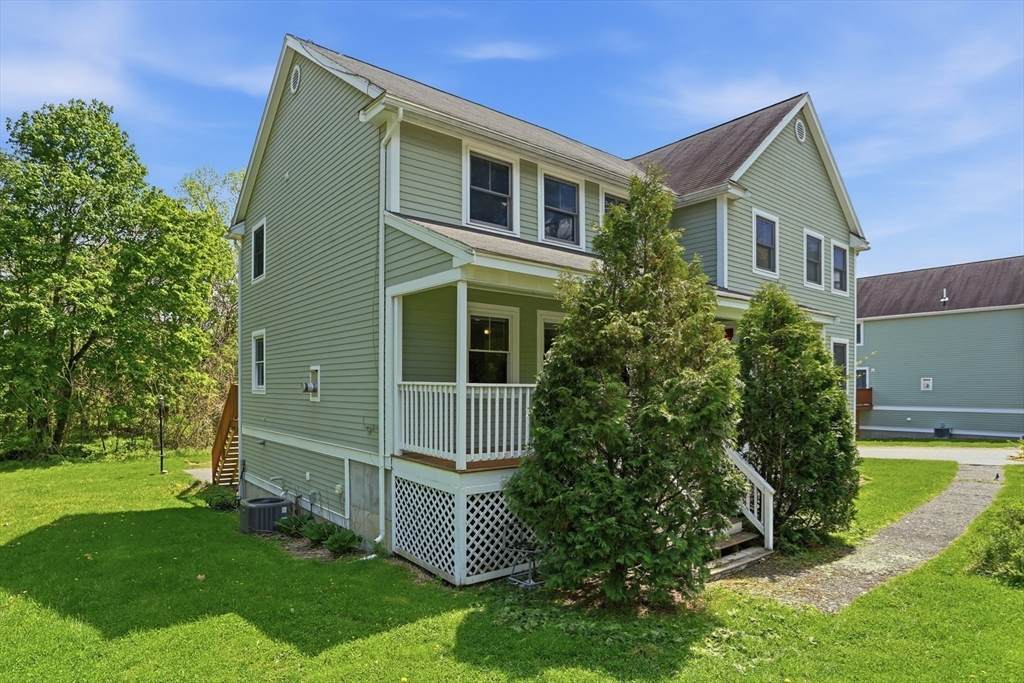 1185 Main St - Photo 1