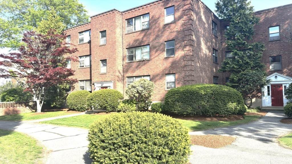 105 Nahant St - Photo 1