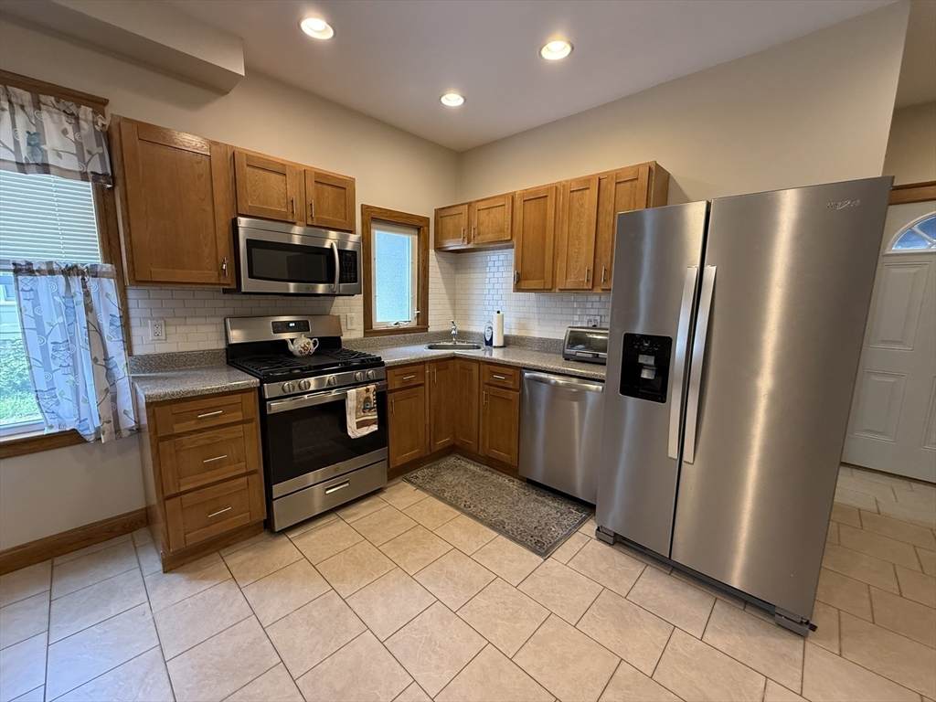 372 Metropolitan Ave - Photo 1