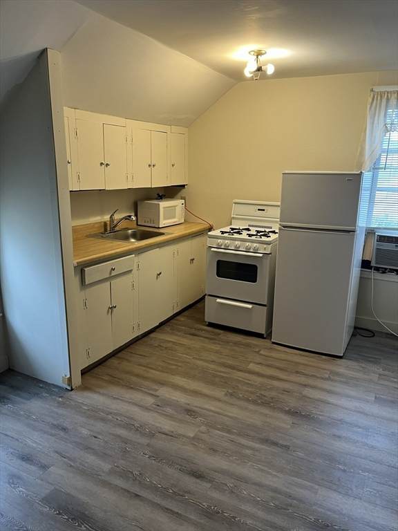 1368 Plymouth Ave - Photo 1
