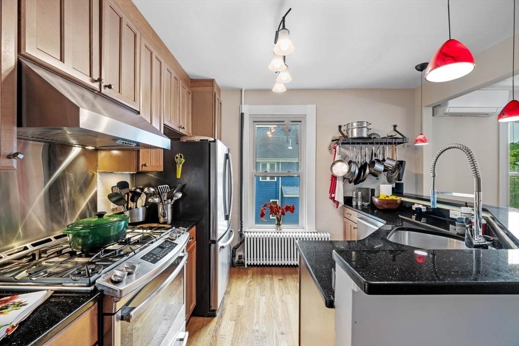 128 Selwyn St - Photo 1