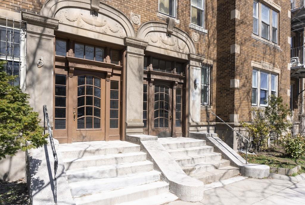 2017 Commonwealth Avenue - Photo 1