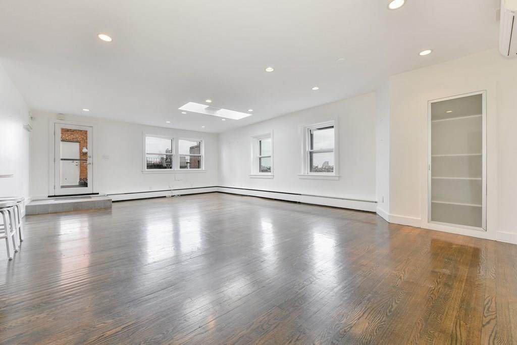 290 Commonwealth Ave - Photo 1