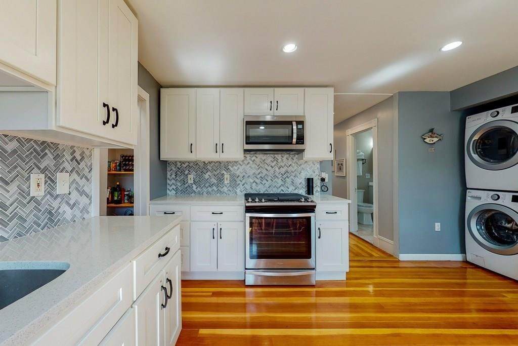 8 Bay State Ave - Photo 1