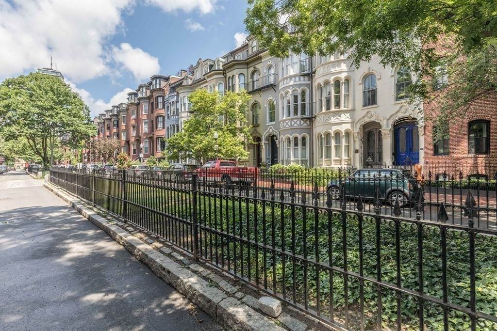11 Rutland Sq - Photo 1