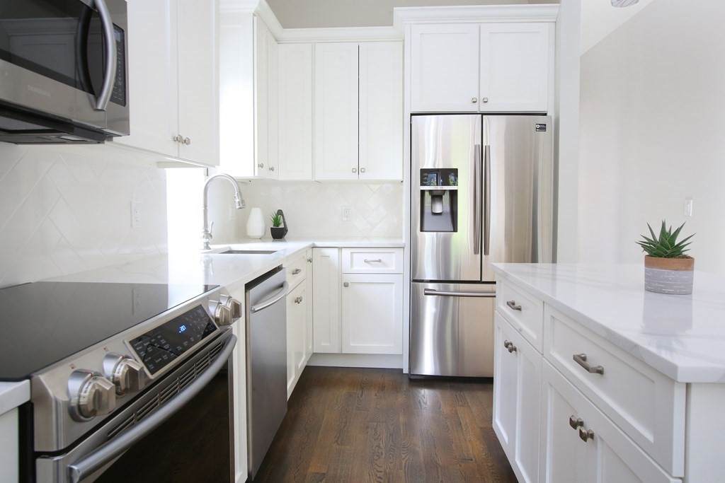 411 Marlborough St - Photo 1