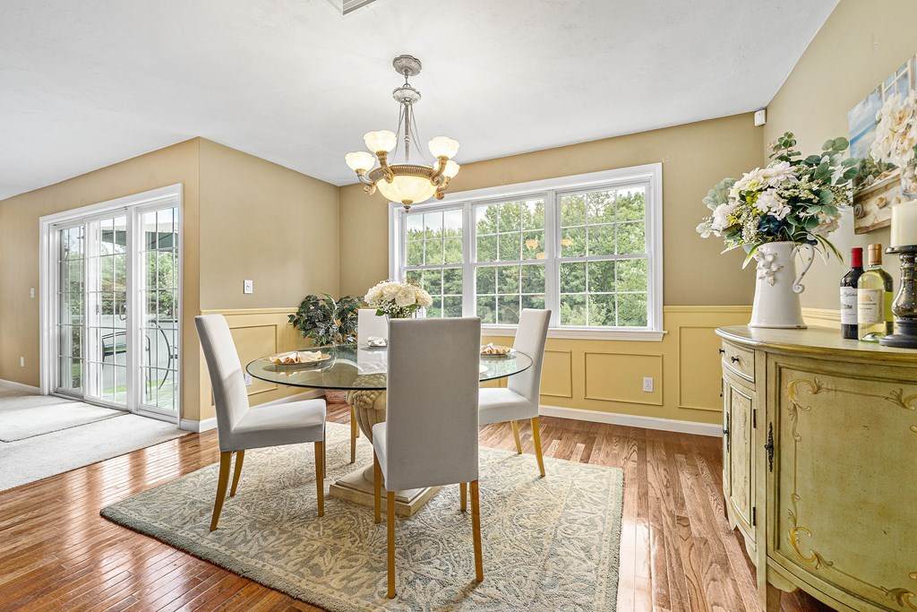 317 Hampton Way - Photo 1