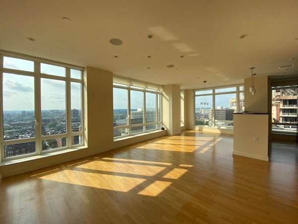 400 Stuart St - Photo 1