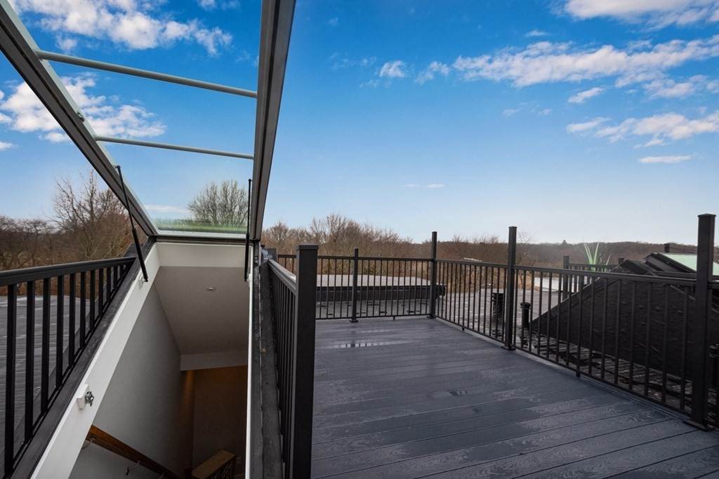 579 Baker St. - Photo 1