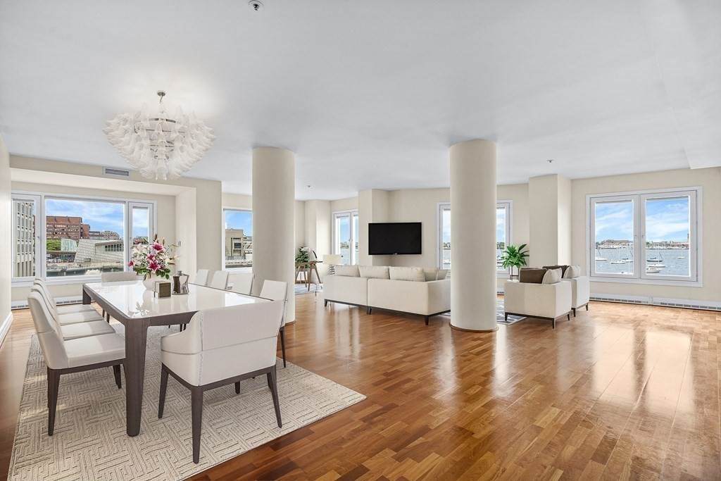 20 Rowes Wharf - Photo 1